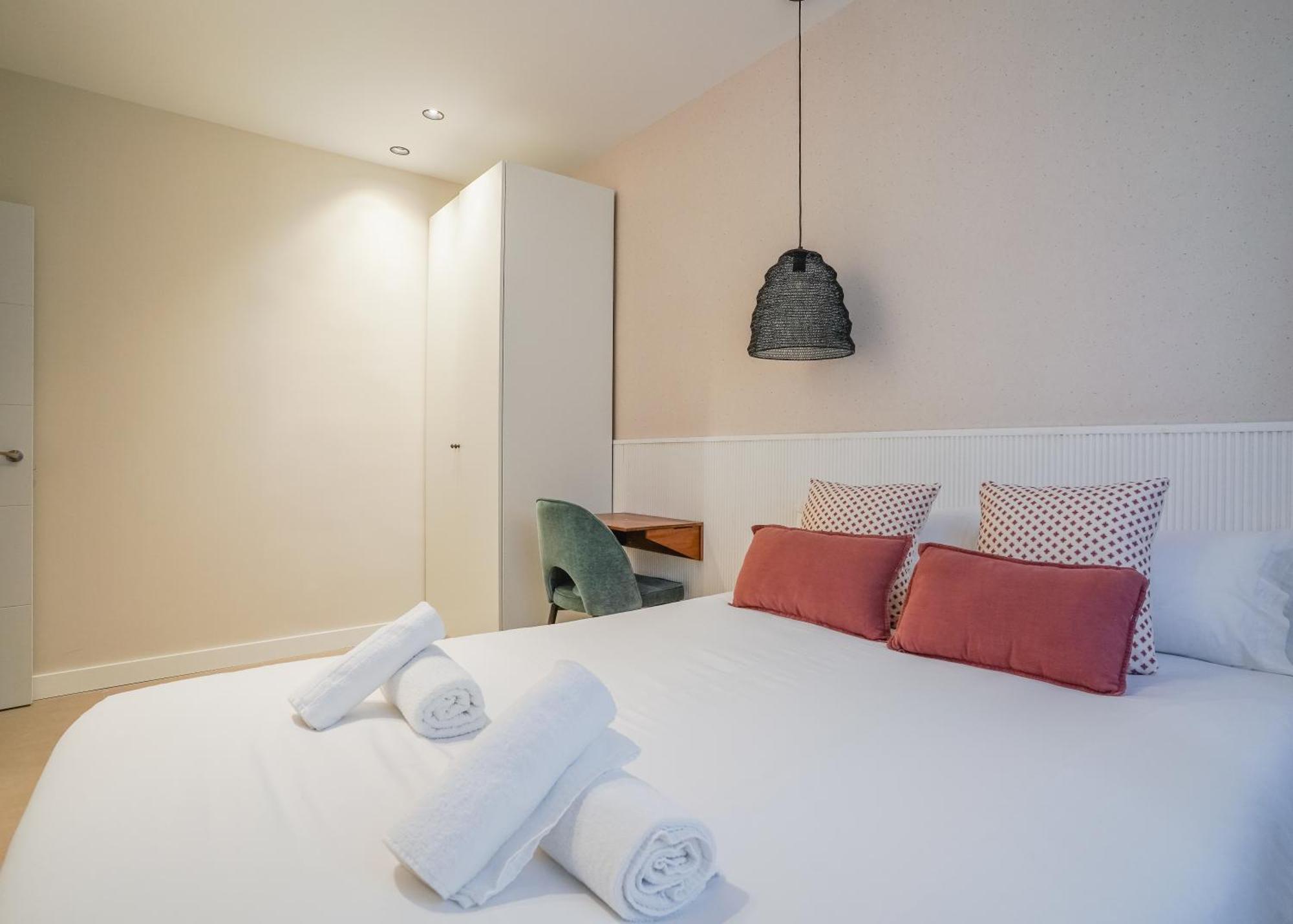 Modern Apartment-2Bedrooms 1Bath-Cuatro Caminos Madrid Exterior photo